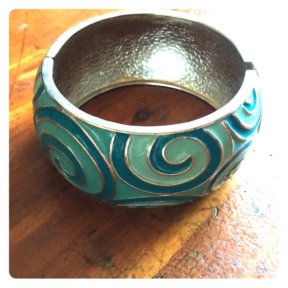 Bangle bracelet